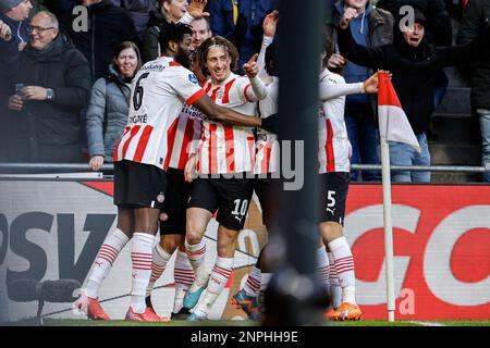 EINDHOVEN, PAYS-BAS - FÉVRIER 26 : Fabio Silva de PSV, les joueurs de PSV célèbrent le premier but lors du match néerlandais entre PSV et FC Twente au stade Philips sur 26 février 2023 à Eindhoven, pays-Bas (photo de Broer van den Boom/Orange Pictures) Banque D'Images