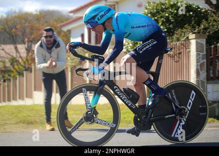 Teo, Espagne. 26th févr. 2023. Teo, ESPAGNE: Astana Qazaqstan pilote d'équipe David de la Cruz pendant la phase 4th de O Gran Camiño 2023 sur 26 février 2023 à Teo, Espagne. (Photo d'Alberto Brevers/Pacific Press) crédit: Pacific Press Media production Corp./Alay Live News Banque D'Images