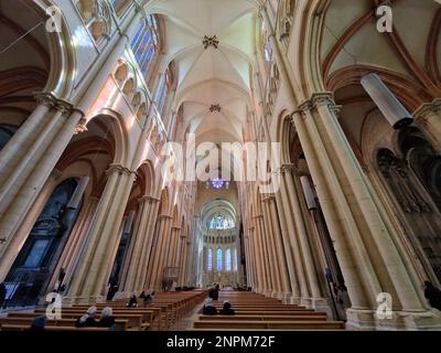 Cathédrale Saint-Jean, vue intérieure, Lyon, France Banque D'Images