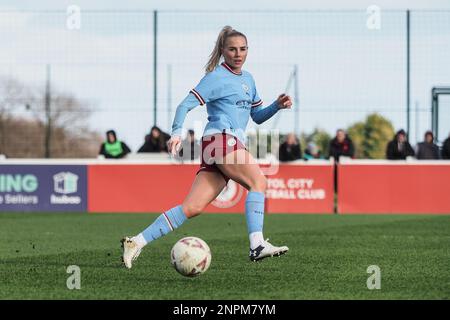 Bristol, Royaume-Uni. 26th févr. 2023. Bristol, Angleterre, 26 février 2023: Alex Greenwood (5 Manchester City) passe le ballon pendant le match de la coupe de football féminin entre Bristol City et Manchester City au Robins High Performance Centre à Bristol, Angleterre (Natalie Mincher/SPP) crédit: SPP Sport Press photo. /Alamy Live News Banque D'Images