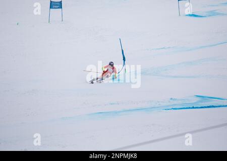 Olympic Valley, États-Unis. 25th févr. 2023. Les athlètes participent à la course de ski de la coupe du monde Stifel FIS à Palisades Tahoe. La course de ski alpin attire des équipes du monde entier ainsi qu'un grand nombre de spectateurs. Février 25 2023 (photo de Hale Irwin/Sipa USA) crédit: SIPA USA/Alay Live News Banque D'Images