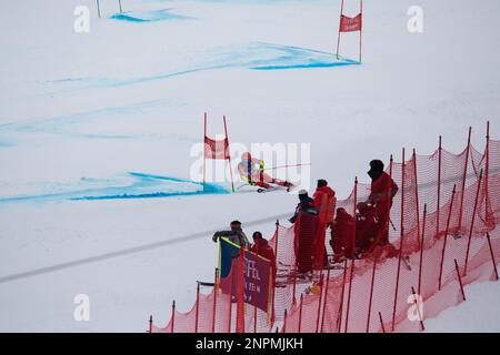 Olympic Valley, États-Unis. 25th févr. 2023. Les athlètes participent à la course de ski de la coupe du monde Stifel FIS à Palisades Tahoe. La course de ski alpin attire des équipes du monde entier ainsi qu'un grand nombre de spectateurs. Février 25 2023 (photo de Hale Irwin/Sipa USA) crédit: SIPA USA/Alay Live News Banque D'Images