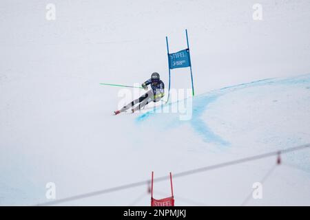 Olympic Valley, États-Unis. 25th févr. 2023. Les athlètes participent à la course de ski de la coupe du monde Stifel FIS à Palisades Tahoe. La course de ski alpin attire des équipes du monde entier ainsi qu'un grand nombre de spectateurs. Février 25 2023 (photo de Hale Irwin/Sipa USA) crédit: SIPA USA/Alay Live News Banque D'Images