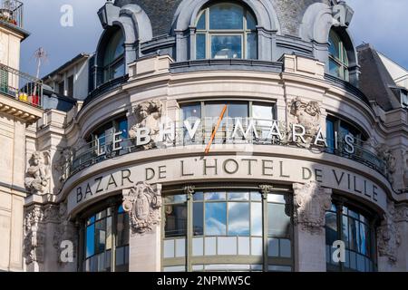 Détail de la façade de Bazar de l'Hôtel de ville, rebaptisée BHV Marais depuis 2013, un grand magasin parisien situé à Paris, France Banque D'Images