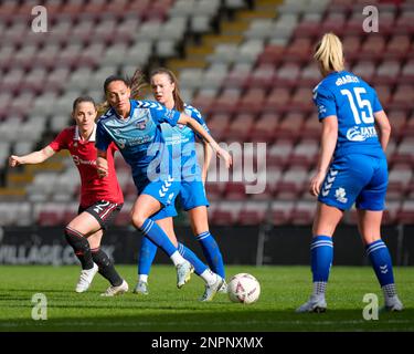 Mollie Lambert #4 de Durham Women passe le ballon pendant le match de la Vitality Women's FA Cup Manchester United Women vs Durham Women FC au Leigh Sports Village, Leigh, Royaume-Uni, 26th février 2023 (photo de Steve Flynn/News Images) Banque D'Images