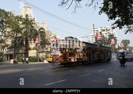 Non exclusif: Kolkata, Inde - 26 février, 2023: Les tramways emblématiques de Kolkata ont 150 ans et pour célébrer l'occasion mémorable un défilé de tram avec certains Banque D'Images