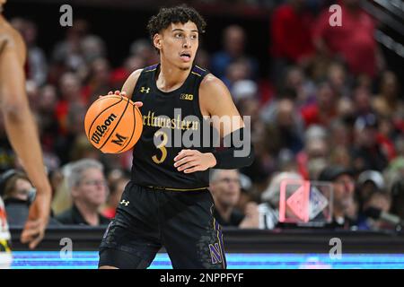 College Park, Maryland, États-Unis. 26th févr. 2023. Northwestern Wildcats garde Ty Berry (3) dribbles le ballon pendant le match de basket-ball NCAA entre les Wildcats du Nord-Ouest et les Terrapins du Maryland au centre Xfinity à College Park, MD. Reggie Hildred/CSM/Alamy Live News Banque D'Images