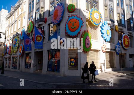 Yayoi Kusama designs for Louis Vuitton, Tokyo Stock Photo - Alamy