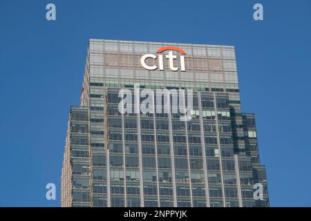 Immeuble Citibank à Canada Square au coeur du quartier financier de Canary Wharf le 7th février 2023 à Londres, au Royaume-Uni. Canary Wharf est un quartier situé près de l'île des chiens dans le quartier de Tower Hamlets de Londres et est défini par la Greater London Authority comme faisant partie du quartier central des affaires de Londres. Avec la ville de Londres, elle constitue l'un des principaux centres financiers du Royaume-Uni et du monde, contenant de nombreux immeubles de grande hauteur, dont le troisième plus haut du Royaume-Uni, One Canada Square. Banque D'Images