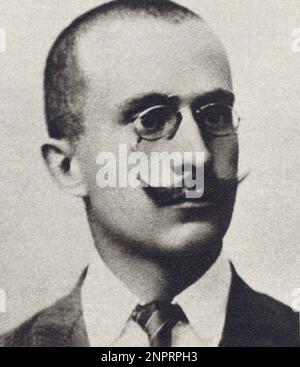 1918 environ , Milan , Italie : le futur Président de l'Italien Repubblic , le politicien LUIGI EINAUDI ( Carrù , Cuneo 1874 - Roma 1961 ), Quand était professeur d'économie politique à l'Università Bocconi - ECONOMISTA - portrait POLITICA - POLICO - PRESIDENTE DELLA REPUBBLICA ITALIANA - ITALIA - POLITIC - ITALIE - personnalité personnalités célébrités célébrité quand était jeune - celebità personalità da giovani giovane - occhiali - lunettes - lentille - pince-nez - Bachigi - moustache --- Archivio GBB Banque D'Images