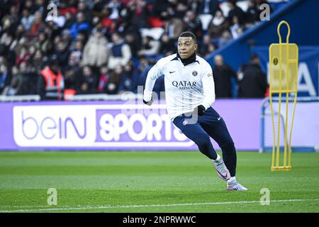 Kylian Mbappe lors de la formation publique de l'équipe de football Paris Saint-Germain (PSG) sur 24 février 2023 au stade du Parc des Princes à Paris, France - photo : Victor Joly / DPPI/LiveMedia Banque D'Images