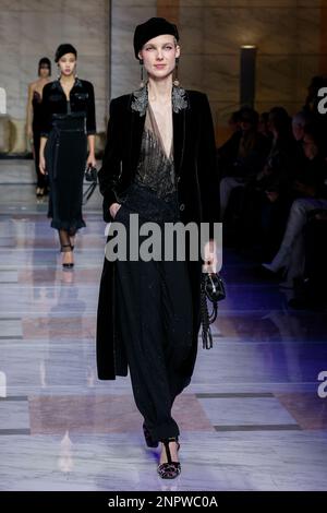 Milan, Italie. 26th févr. 2023. GIORGIO ARMANI piste automne-hiver 2023-2024 pendant la semaine de la mode de Milan le 2023 février - Milan; Italie 26/02/2023 crédit: dpa/Alay Live News Banque D'Images