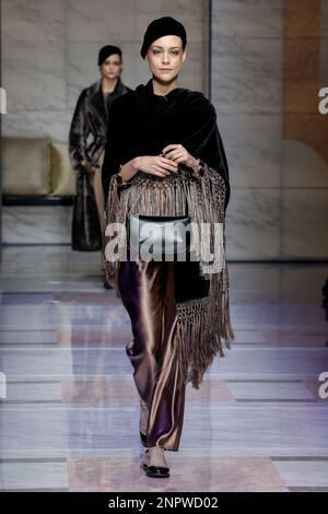 Milan, Italie. 26th févr. 2023. GIORGIO ARMANI piste automne-hiver 2023-2024 pendant la semaine de la mode de Milan le 2023 février - Milan; Italie 26/02/2023 crédit: dpa/Alay Live News Banque D'Images