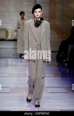 Milan, Italie. 26th févr. 2023. GIORGIO ARMANI piste automne-hiver 2023-2024 pendant la semaine de la mode de Milan le 2023 février - Milan; Italie 26/02/2023 crédit: dpa/Alay Live News Banque D'Images