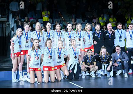 Mannheim, Allemagne. 26th févr. 2023. Mannheim, Allemagne, 26 février 2023: SC Potsdam après le match final féminin DVV-Pokal 2022/2023 entre SSC Palmberg Schwerin et SC Potsdam à l'arène SAP de Mannheim, Allemagne. (Norina Toenges/SPP) crédit: SPP Sport Press photo. /Alamy Live News Banque D'Images