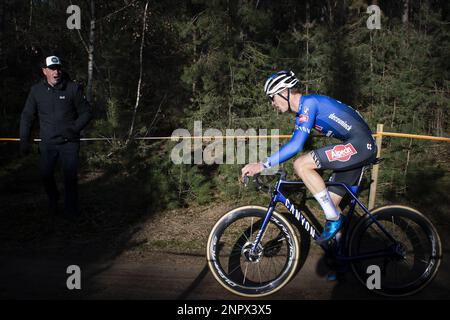 Niels belges Vandeputte photographiés lors de la course d'élite masculine à l'internationale Sluitingsprijs Oostmalle, dimanche 26 février 2023, à Oostmalle, la dernière course de la saison 2022-2023. BELGA PHOTO KRISTOF VAN ACCOM Banque D'Images