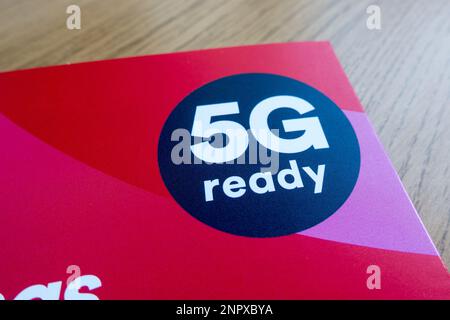 5G étiquette prête sur un pack de livraison de carte SIM mobile Banque D'Images