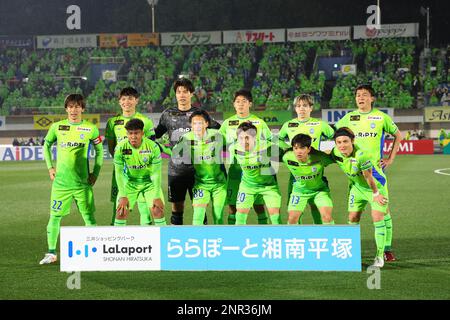 Stade de Lemongas Hiratsuka, Kanagawa, Japon. 24th févr. 2023. Groupe d'équipe Shonan Bellmare, 24 FÉVRIER 2023 - football : 2023 J1 rencontre de ligue entre Shonan Bellmare - Yokohama FC au stade Lemongas Hiratsuka, Kanagawa, Japon. Credit: Yohei Osada/AFLO SPORT/Alay Live News Banque D'Images