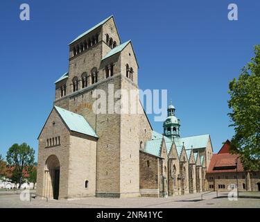 Hildesheim Cathédrale est un bâtiment de l'église catholique romaine médiévale dans l'architecture romane style dans la ville historique de Hildesheim, Allemagne Banque D'Images