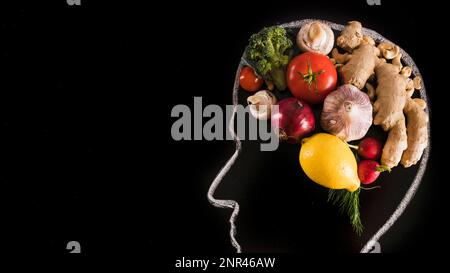 cerveau humain fait avec des légumes tableau noir. Photo haute résolution Banque D'Images