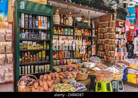 Boutique de souvenirs, vieille ville, Kerkyra, l'île de Corfou, les îles Ioniennes, Grèce, Europe Banque D'Images