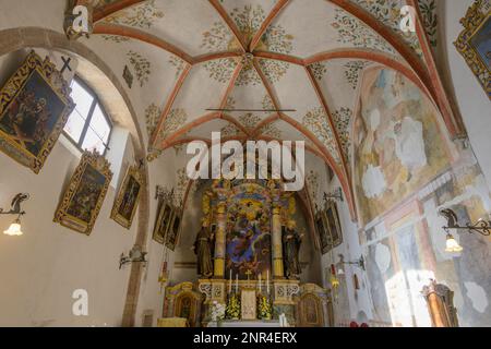 Eglise de San Michele, ermitage et lieu de pèlerinage, San Romedio, Romeno, Trentin, Italie Banque D'Images