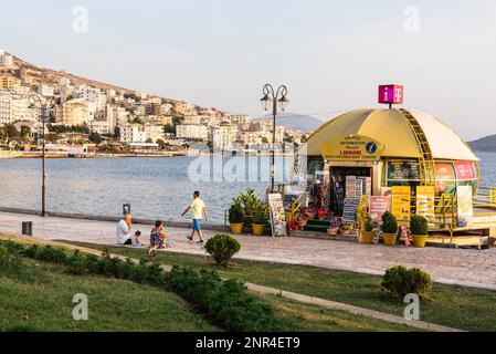 Office du tourisme, Promenade, Saranda, Mer Ionienne, Albanie Banque D'Images