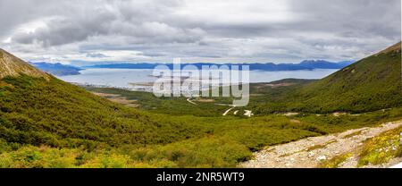 Panorama aérien du canal Beagle entre Ushuaia et Isla Navarena. Paysage pittoresque, Tierra Del Fuego pays des feux extrême sud de l'Amérique Banque D'Images