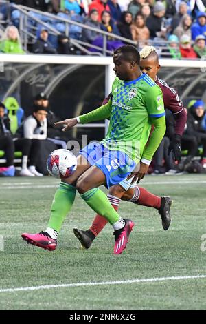 Seattle, WA, États-Unis. 26th févr. 2023. Le défenseur des sirènes de Seattle, Nouhou Tolo (5), remballe contre le Colorado lors du match de football MLS entre le Colorado Rapids et le Seattle Sounders FC au Lumen Field de Seattle, WA. Seattle défait le Colorado 4-0. Steve Faber/CSM/Alamy Live News Banque D'Images