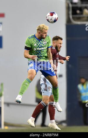 Seattle, WA, États-Unis. 26th févr. 2023. Jordan Morris (13), un avant-titre de Seattle, est transporté par avion pendant le match de football MLS entre le Colorado Rapids et le Seattle Sounders FC au Lumen Field de Seattle, en Australie occidentale. Seattle défait le Colorado 4-0. Steve Faber/CSM/Alamy Live News Banque D'Images