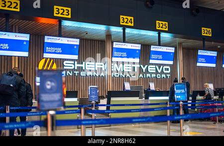 Moscou, Russie, 4 février 2023 : zone d'enregistrement à l'aéroport international Sheremetyevo. Comptoirs d'enregistrement à l'aéroport Sheremetyevo, terminal C. Banque D'Images