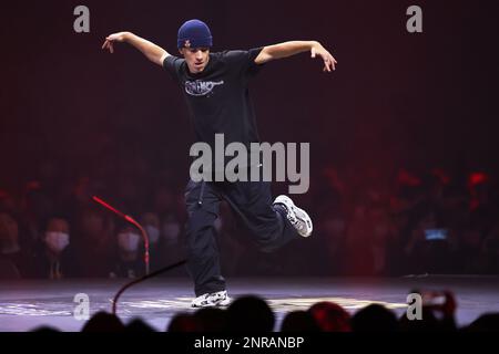 Fukuoka, Japon. 25th févr. 2023. Amir (KAZ) Breaking : WDSF Breaking for Gold World Series Kitakyushu Men's TOP8 au West Japan General Exhibition Centre à Fukuoka, Japon . Crédit: Naoki Morita/AFLO SPORT/Alay Live News Banque D'Images