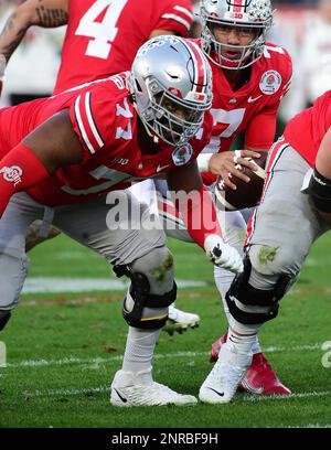 (PHOTOS DU FICHIER).l'ancien buckeye offensif de l'État de l'Ohio (77) Paris Johnson Jr., qui devrait faire partie du Top 10 de la NFL Draft 2023, également photographié avec l'ancien quarterback de Buckees (7) CJ Stroud, ici il est photographié sur 1 janvier 2022 contre les Utah Utes pendant le Rose Bowl. Le projet NFL 2023 aura lieu à Kansas City sur 27 avril 2023.(crédit obligatoire : José Marin/MarinMedia.org/CSM) (photographe complet absolu et crédits requis) Banque D'Images