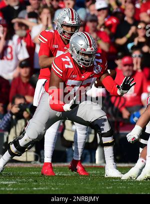 (PHOTOS DU FICHIER).l'ancien buckeye offensif de l'État de l'Ohio (77) Paris Johnson Jr., qui devrait faire partie du Top 10 de la NFL Draft 2023, également photographié avec l'ancien quarterback de Buckees (7) CJ Stroud, ici il est photographié sur 1 janvier 2022 contre les Utah Utes pendant le Rose Bowl. Le projet NFL 2023 aura lieu à Kansas City sur 27 avril 2023.(crédit obligatoire : José Marin/MarinMedia.org/CSM) (photographe complet absolu et crédits requis) Banque D'Images