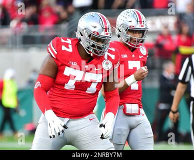 (PHOTOS DU FICHIER).l'ancien buckeye offensif de l'État de l'Ohio (77) Paris Johnson Jr., qui devrait faire partie du Top 10 de la NFL Draft 2023, également photographié avec l'ancien quarterback de Buckees (7) CJ Stroud, ici il est photographié sur 1 janvier 2022 contre les Utah Utes pendant le Rose Bowl. Le projet NFL 2023 aura lieu à Kansas City sur 27 avril 2023.(crédit obligatoire : José Marin/MarinMedia.org/CSM) (photographe complet absolu et crédits requis) Banque D'Images