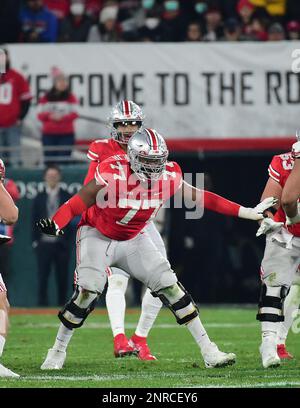 (PHOTOS DU FICHIER).l'ancien buckeye offensif de l'État de l'Ohio (77) Paris Johnson Jr., qui devrait faire partie du Top 10 de la NFL Draft 2023, également photographié avec l'ancien quarterback de Buckees (7) CJ Stroud, ici il est photographié sur 1 janvier 2022 contre les Utah Utes pendant le Rose Bowl. Le projet NFL 2023 aura lieu à Kansas City sur 27 avril 2023.(crédit obligatoire : José Marin/MarinMedia.org/CSM) (photographe complet absolu et crédits requis) Banque D'Images