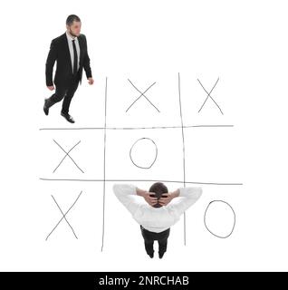 Hommes et illustration du jeu TIC-tac-toe sur fond blanc. Concept de stratégie d'entreprise Banque D'Images