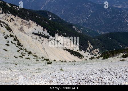 Paysage du Mont Ventoux (1 910 mètres) surnommé le géant de Provence ou le Mont Chauve. Région de PACA, France Banque D'Images