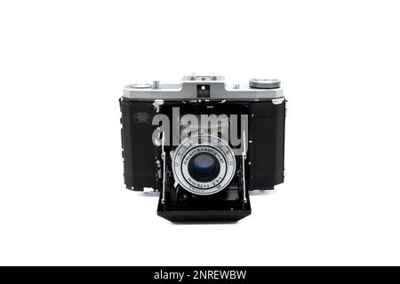 VINTAGE Zeiss Ikon Ikonta Film Camera w/ Novar Anastigmat 75mm f/6.3 Lens.READ