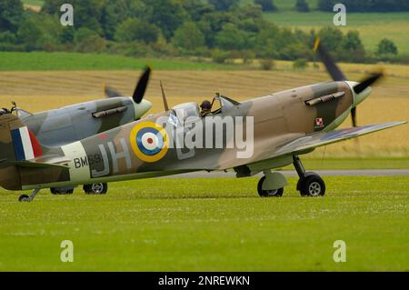 Vickers Supermarine Spitfire Mk VB, BM597, G-MKVB, Flying Legends 2014, Duxford Air Display, Cambridgeshire, Angleterre, Royaume-Uni, Banque D'Images