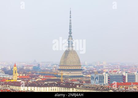 Mole Antonelliana à Turin Italie . Célèbre architecture italienne Banque D'Images