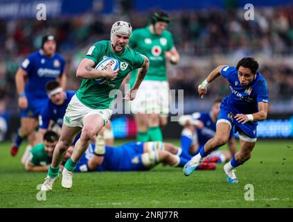 Mack Hansen d'Irlande pendant le match Guinness des six Nations au Stadio Olimpico, Rome. Date de la photo: Samedi 25 février 2023. Banque D'Images