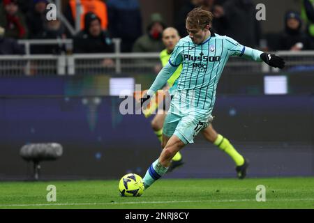 Milan, Italie. 26th févr. 2023. Rasmus Hojlund d'Atalanta BC contrôle le ballon pendant la série Un match entre AC Milan et Atalanta BC au Stadio Giuseppe Meazza sur 26 février 2023 à Milan, Italie . Credit: Marco Canoniero / Alamy Live News Banque D'Images