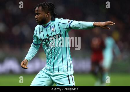 Milan, Italie. 26th févr. 2023. Ademola Lookman d'Atalanta BC gestes pendant la série Un match de football entre AC Milan et Atalanta BC au Stadio Giuseppe Meazza sur 26 février 2023 à Milan, Italie . Credit: Marco Canoniero / Alamy Live News Banque D'Images