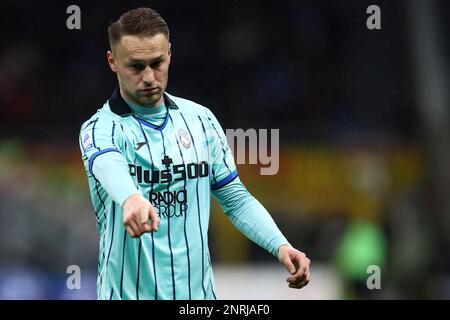 Milan, Italie. 26th févr. 2023. Teun Koopmeiners d'Atalanta BC gestes pendant la série Un match de football entre AC Milan et Atalanta BC au Stadio Giuseppe Meazza sur 26 février 2023 à Milan, Italie . Credit: Marco Canoniero / Alamy Live News Banque D'Images