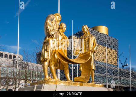 Les « Golden Boys » de Birmingham sont une statue en bronze doré commémorant Matthew Boulton, James Watt et William Murdoch de William Bloye Banque D'Images