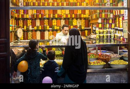 Magasin de pickle, Médina, Fès. Maroc Banque D'Images