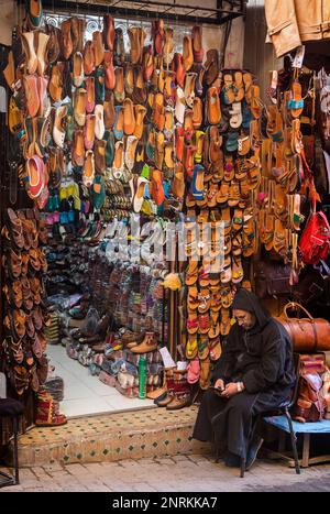 Sandales boutique, Médina, Fès. Maroc Banque D'Images