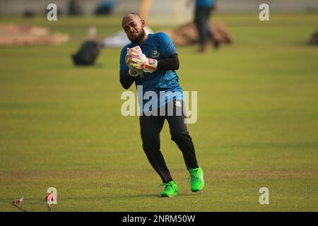 Mushfiqur Rahim pendant la pratique comme Bangladesh une journée International Cricket Team assiste à la pratique au Sher-e-Bangla National Cricket Stadium, Mirpur, D. Banque D'Images