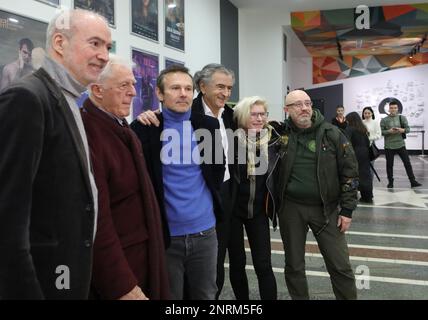 KIEV, UKRAINE - 26 FÉVRIER 2023 - Ambassadeur extraordinaire et plénipotentiaire de la République française en Ukraine Etienne de Poncins, chanteur Banque D'Images